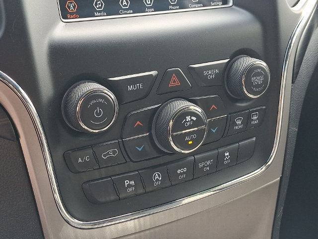 Used 2019 Jeep Grand Cherokee Laredo AWD/4WD image 15