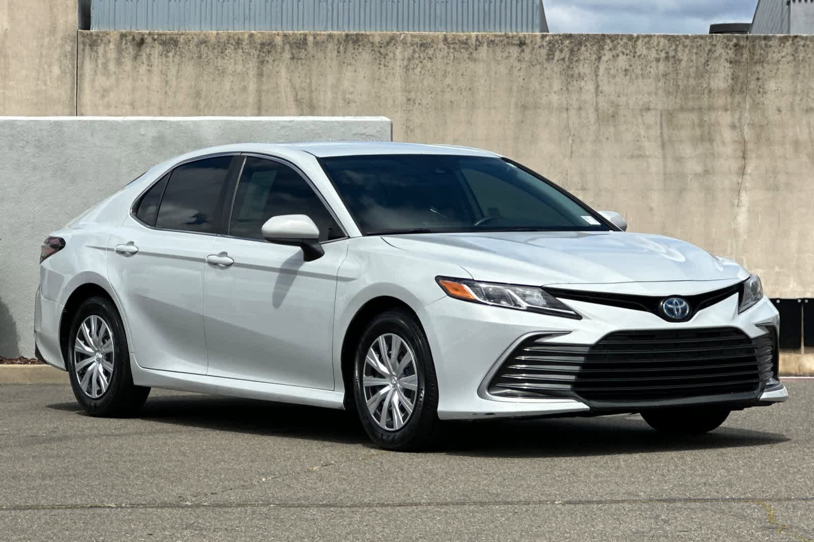 Used 2022 Toyota Camry LE FWD image 5