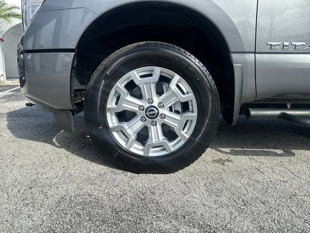 Used 2024 Nissan Titan SV w/ SV Convenience Package image 27