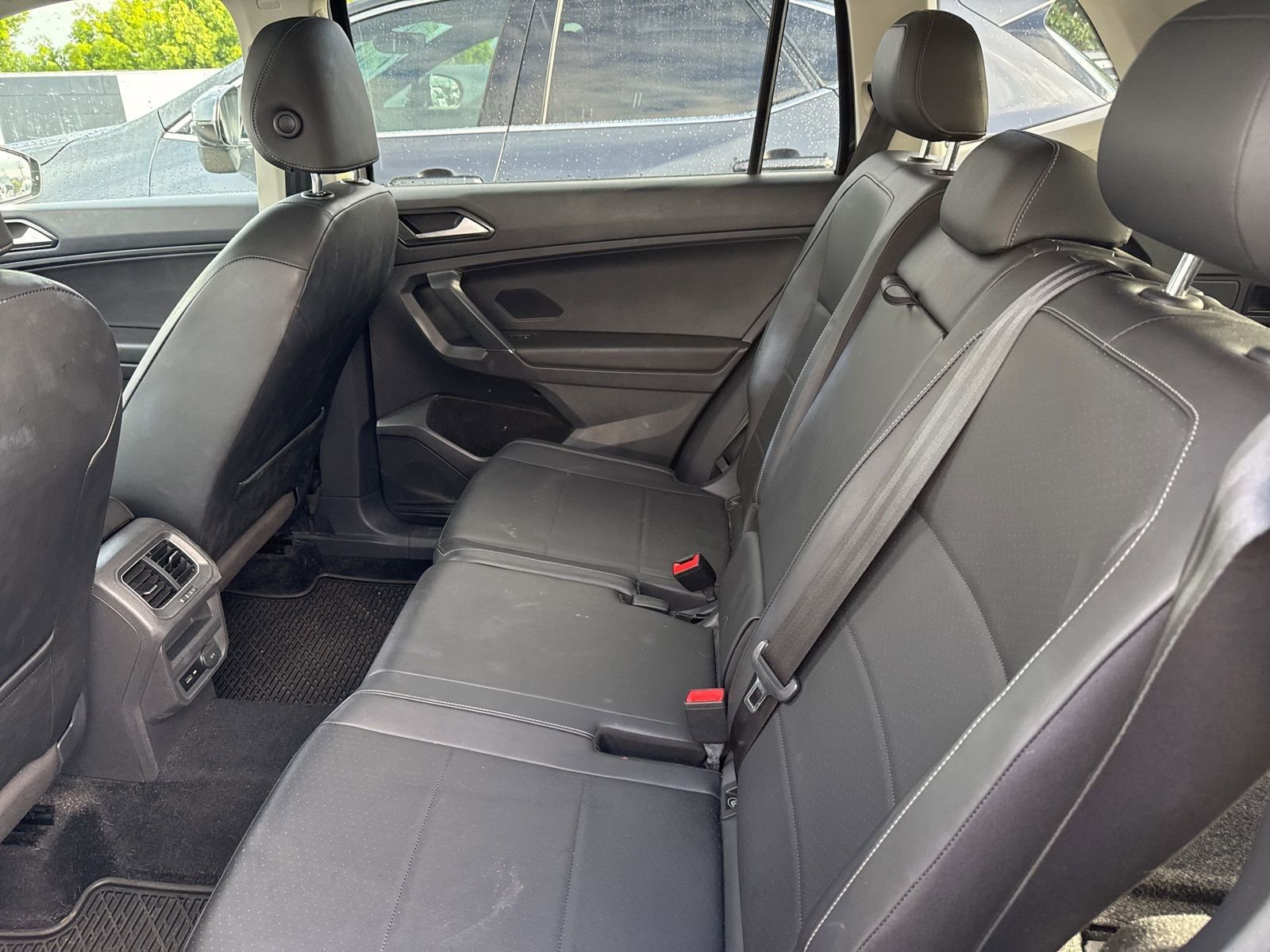 Used 2018 Volkswagen Tiguan SE w/ Panoramic Sunroof Package image 6