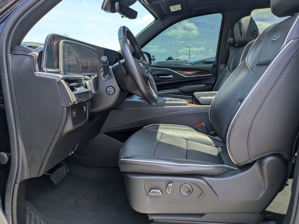 Used 2021 Cadillac Escalade Premium Luxury RWD image 14
