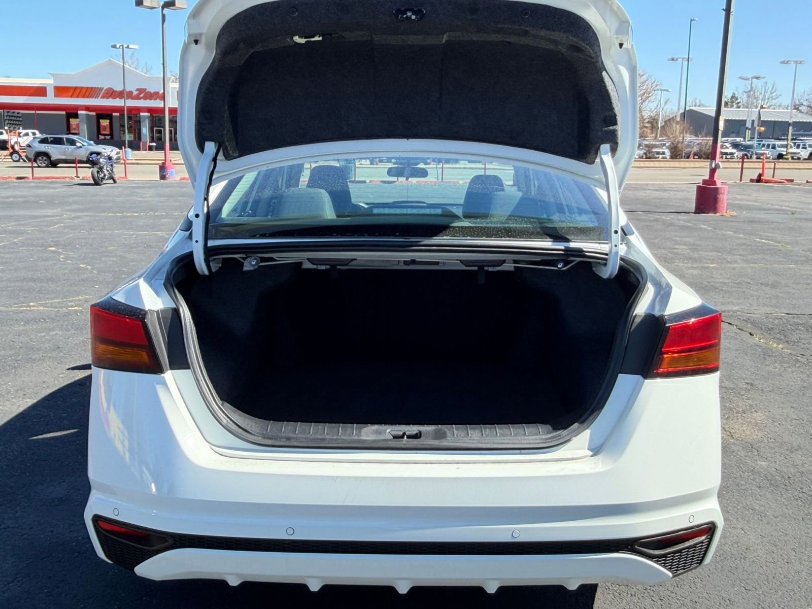 Used 2025 Nissan Altima 2.5 SV FWD image 29