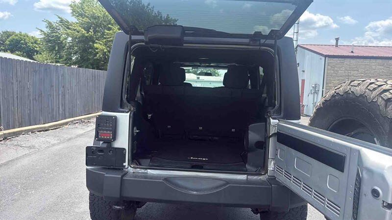 Used 2012 Jeep Wrangler Unlimited Rubicon AWD/4WD image 11