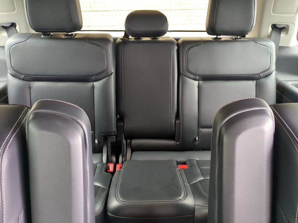 Used 2025 Ford Expedition Platinum image 30