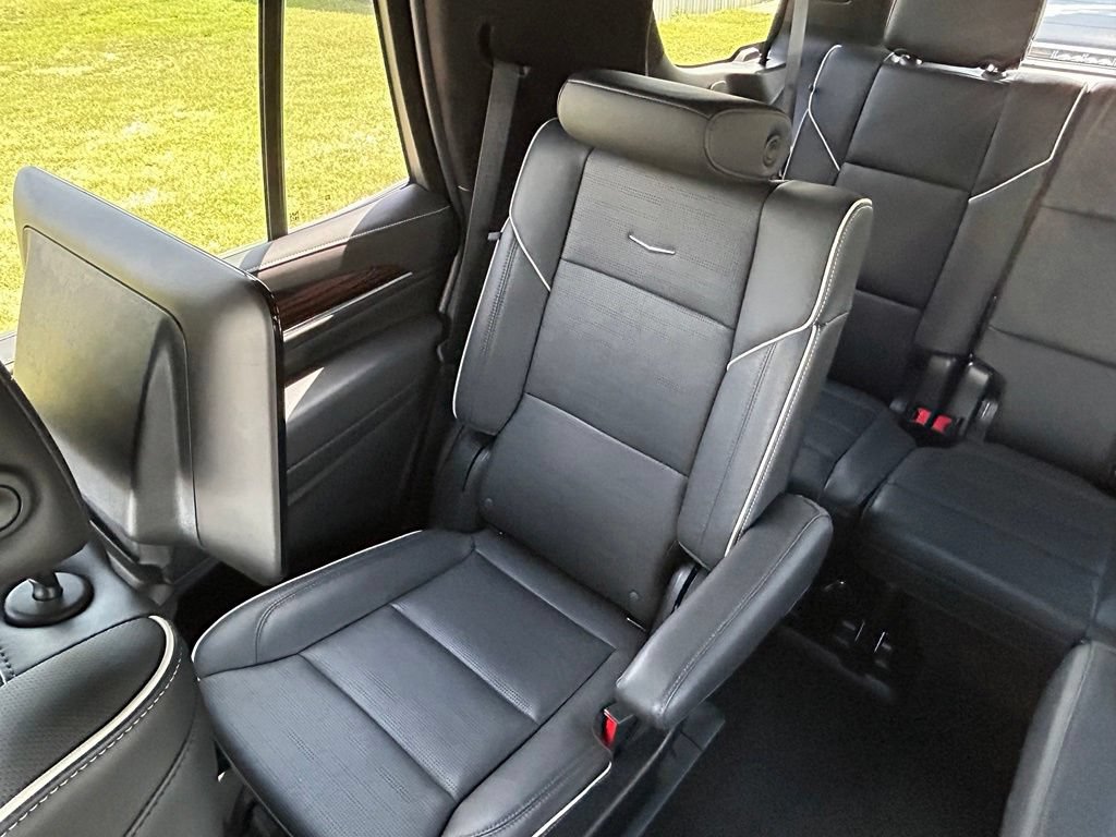 Used 2023 Cadillac Escalade Premium Luxury w/ LPO, Illumination Package AWD/4WD image 12