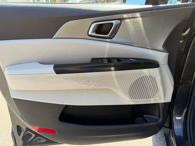 Used 2022 Kia Carnival LX image 13