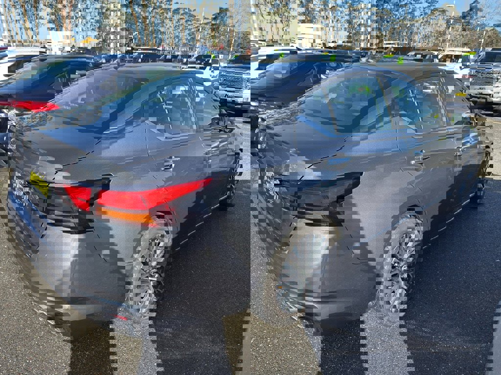 Used 2024 Nissan Altima 2.5 SV image 2