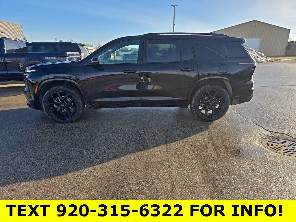 Used 2025 Chevrolet Traverse RS image 3