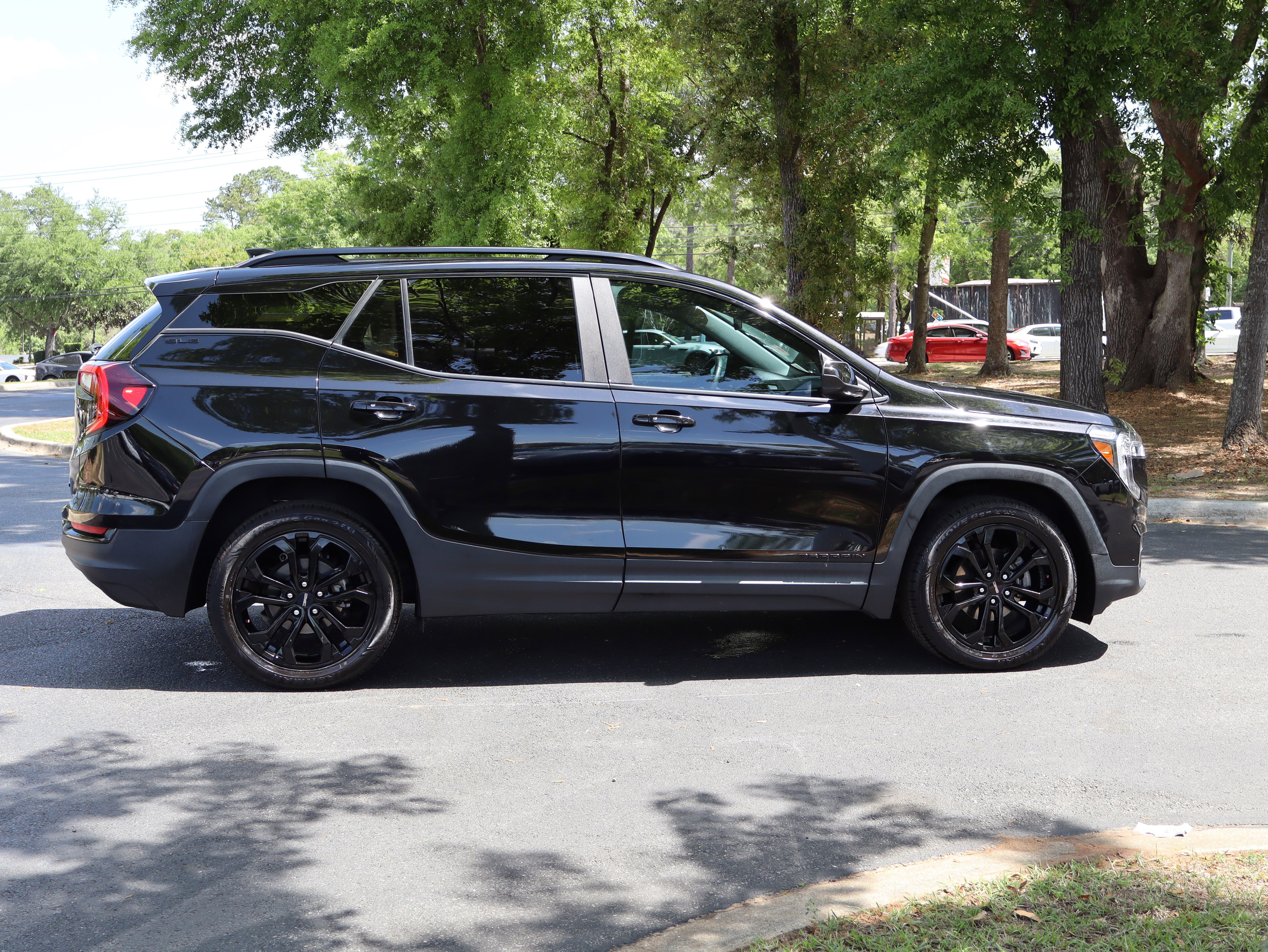 Used 2022 GMC Terrain SLE w/ Driver Convenience Package image 12