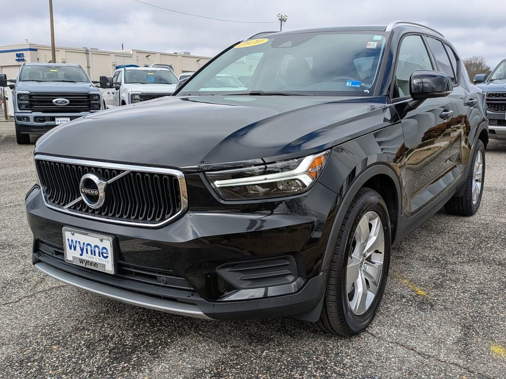Used 2020 Volvo XC40 T4 Momentum w/ Protection Package Premier image 8