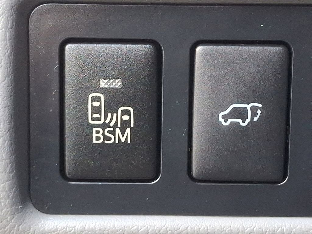 Used 2014 Toyota Sequoia Platinum AWD/4WD image 23