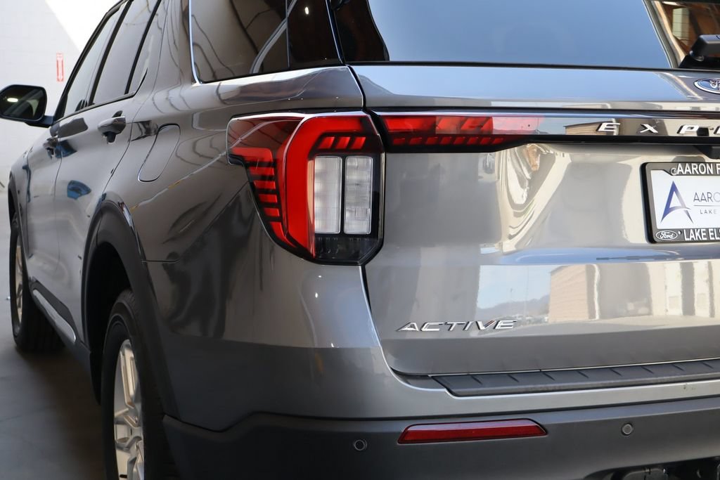 Used 2025 Ford Explorer Active AWD/4WD image 15