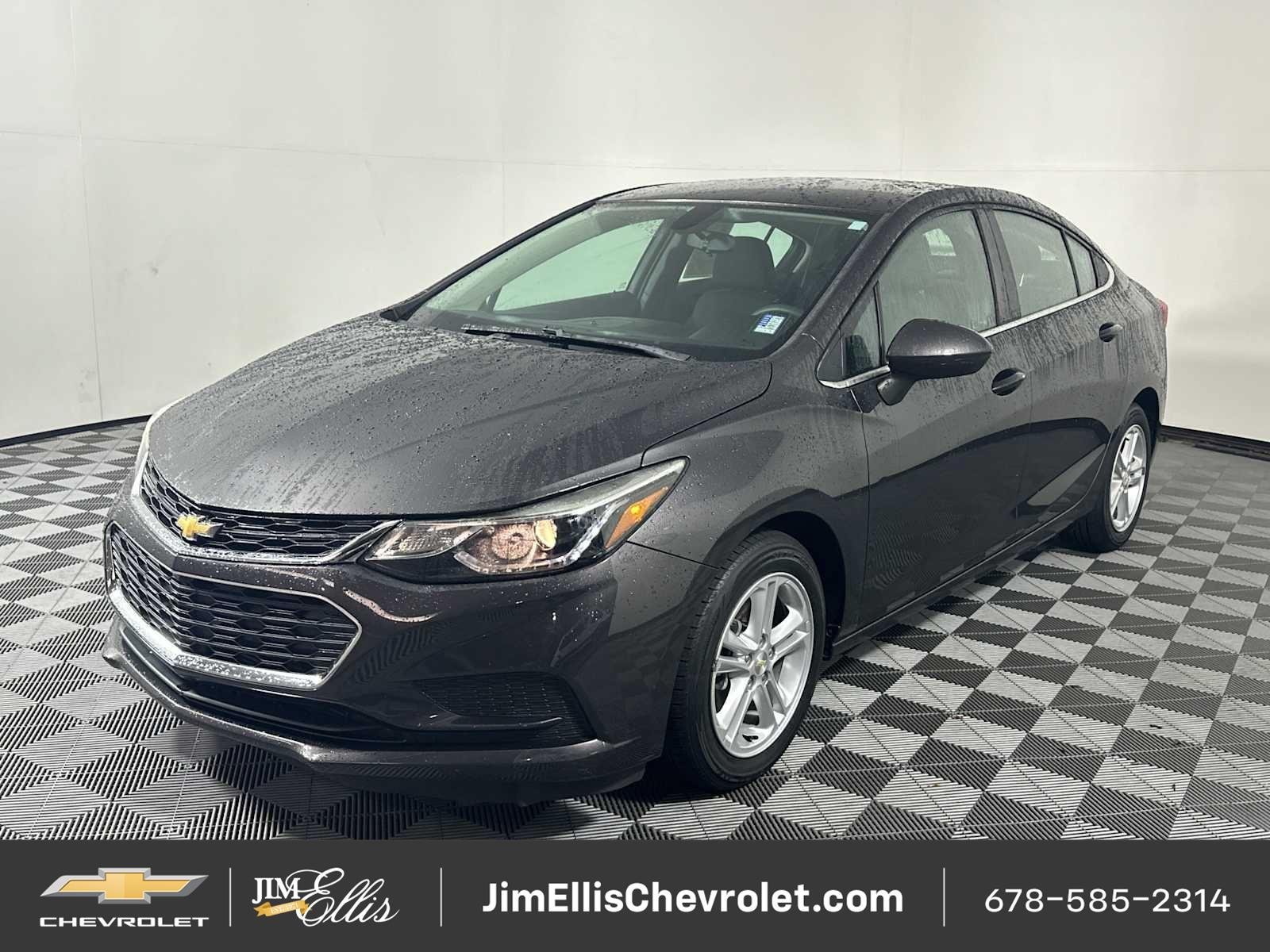 Used 2017 Chevrolet Cruze LT w/ Convenience Package FWD image 2