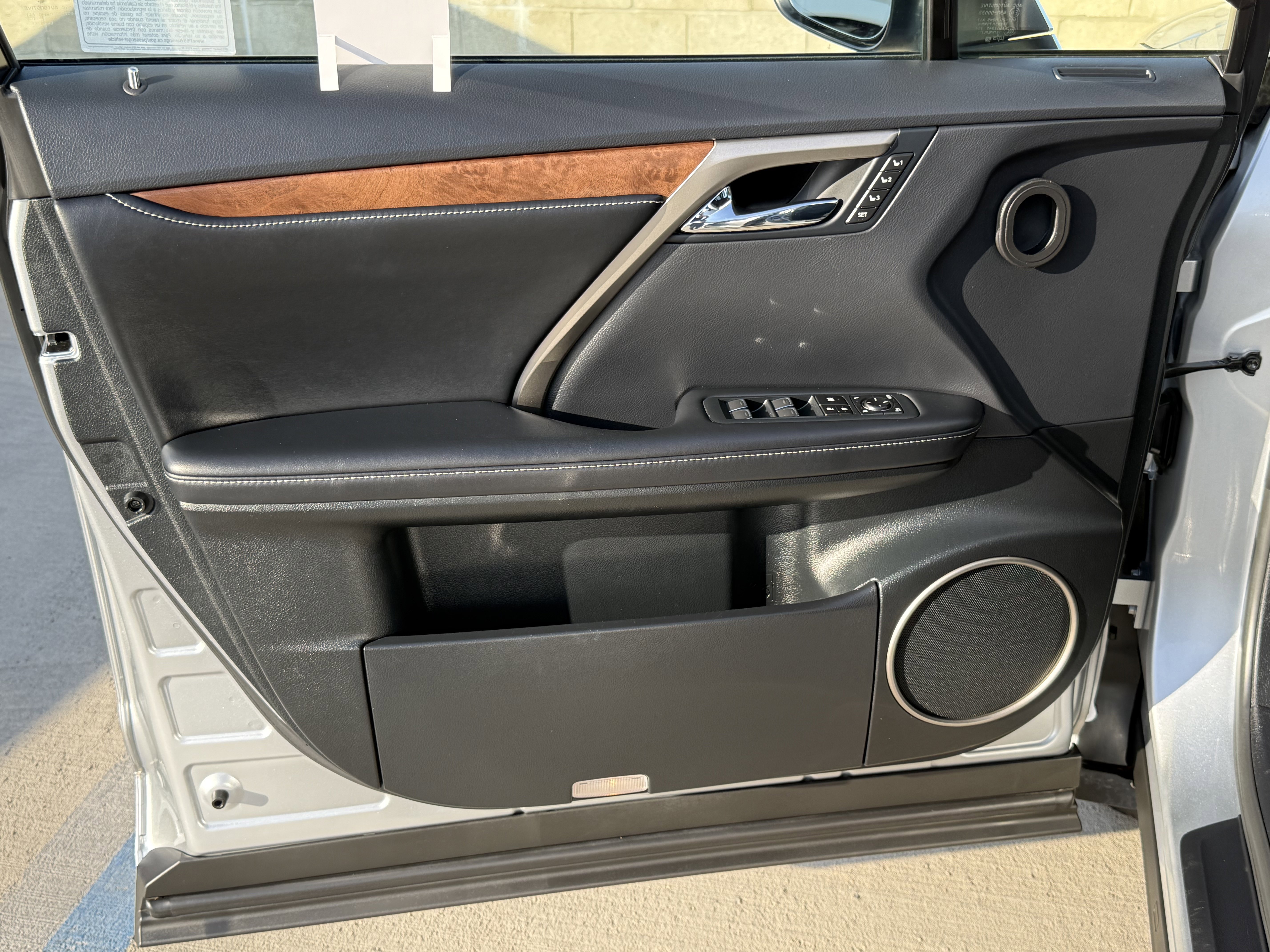 Certified 2022 Lexus RX 450hL AWD w/ Premium Package image 16