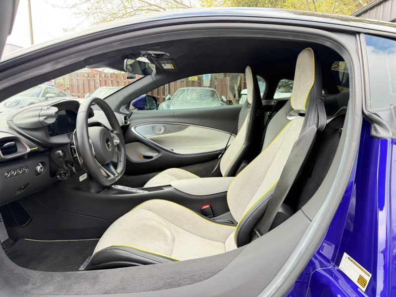 Used 2023 McLaren Artura RWD image 13