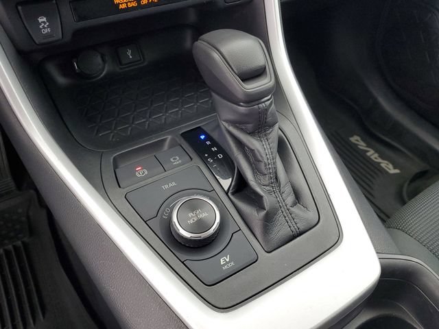 Used 2020 Toyota RAV4 LE w/ All Weather Liner Package AWD/4WD image 30