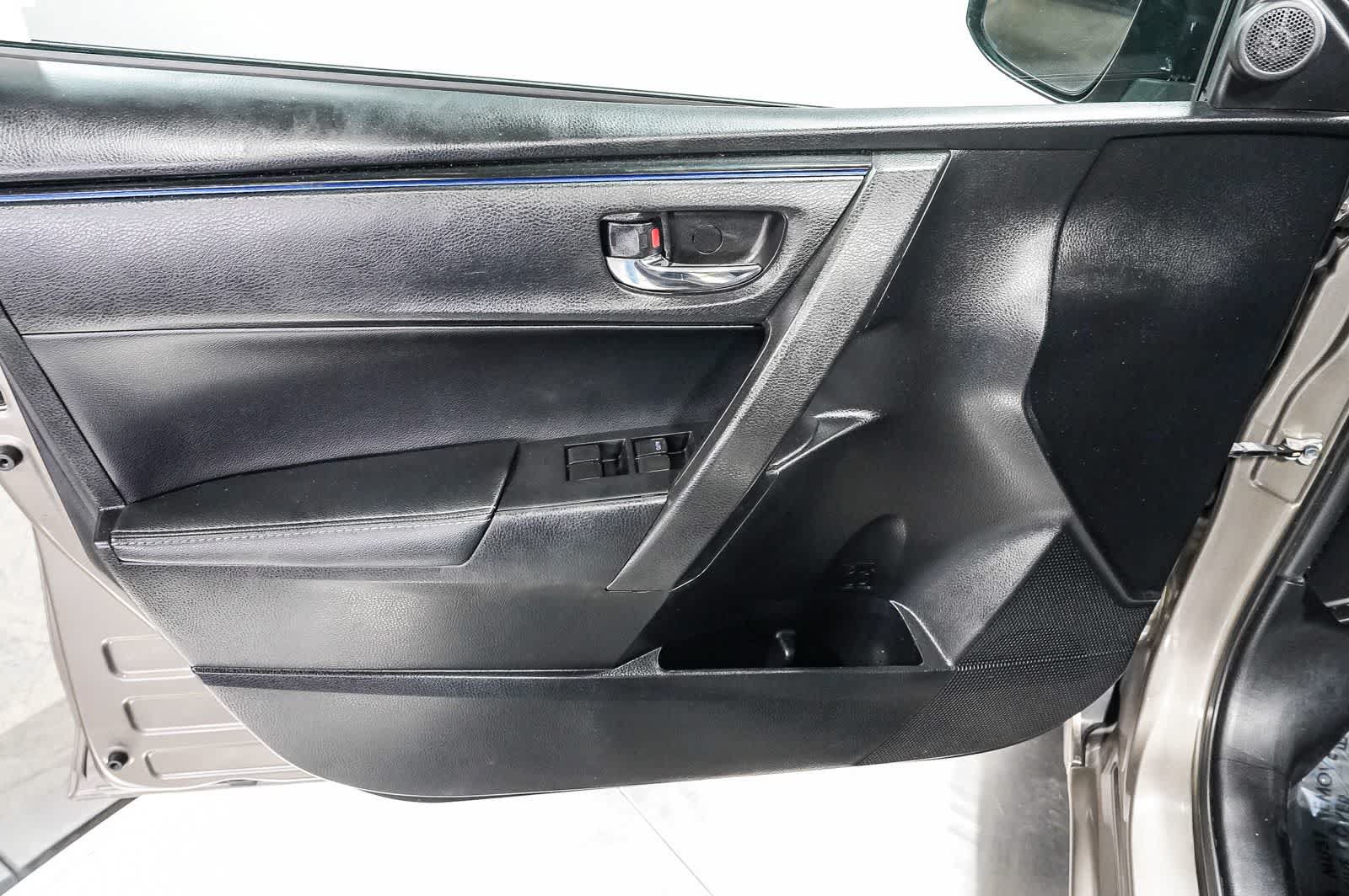 Certified 2018 Toyota Corolla SE FWD image 22