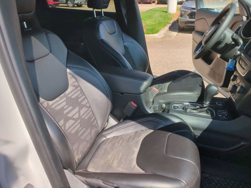 Used 2022 Jeep Cherokee Latitude w/ Sun & Sound Group image 29