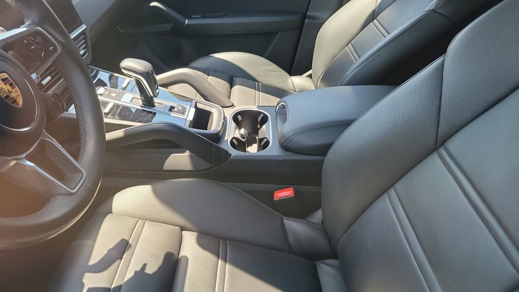 Used 2022 Porsche Cayenne S image 3