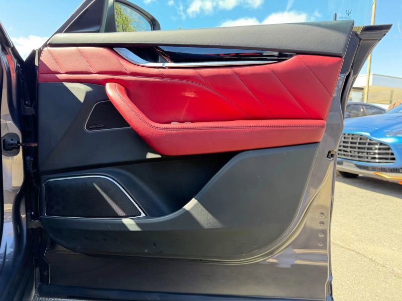 Used 2020 Maserati Levante GranSport image 25