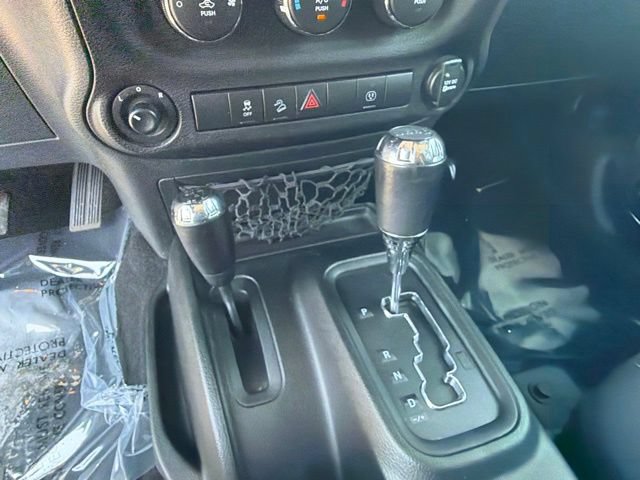 Used 2018 Jeep Wrangler Unlimited Sahara AWD/4WD image 30