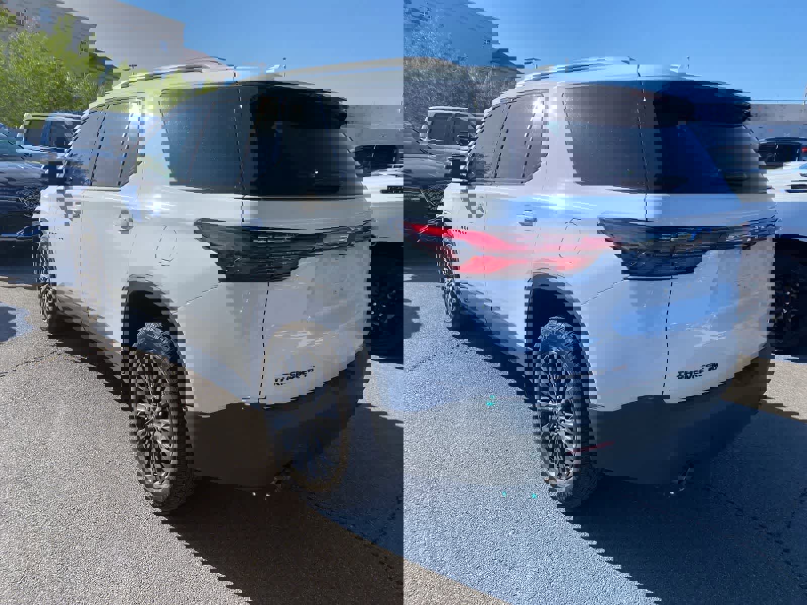 Used 2023 Chevrolet Traverse RS image 8