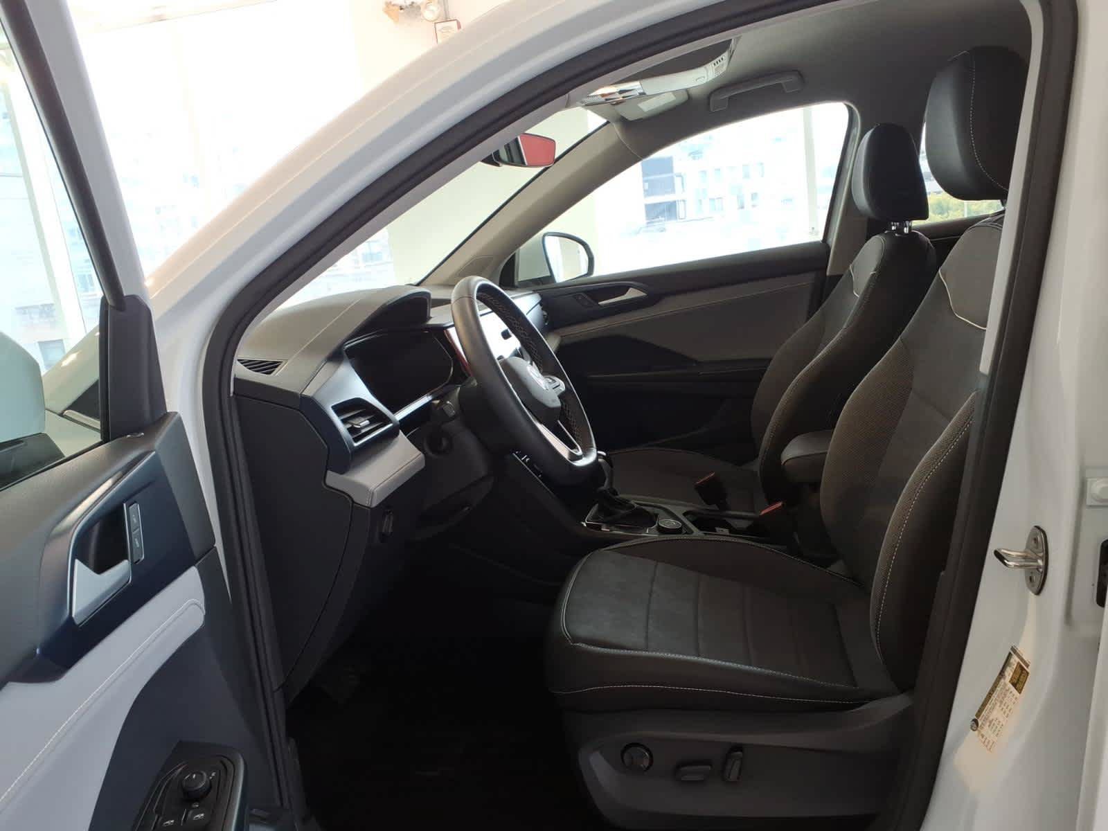 Used 2024 Volkswagen Taos SE AWD/4WD image 15