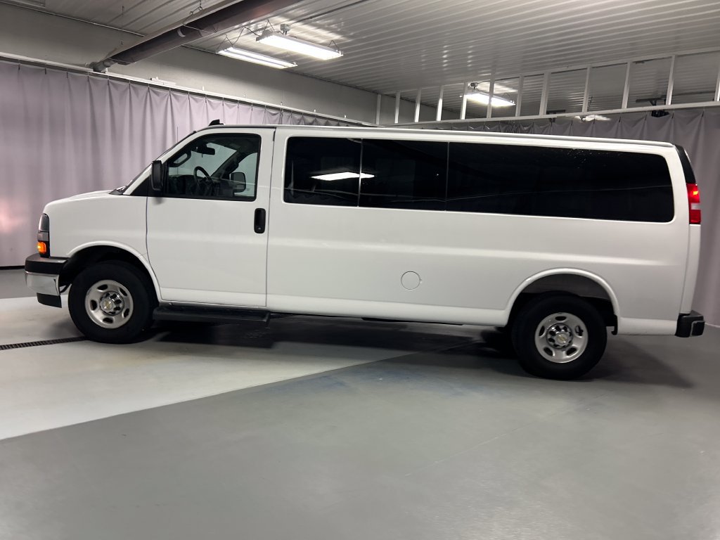 Used 2025 Chevrolet Express 3500 LT w/ LT Preferred Equipment Group RWD image 4