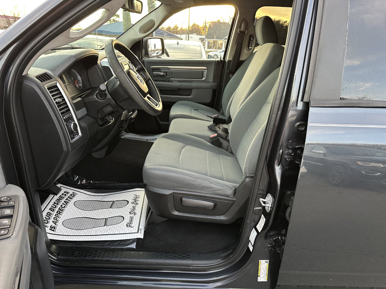 Used 2016 RAM 1500 Classic SLT image 8