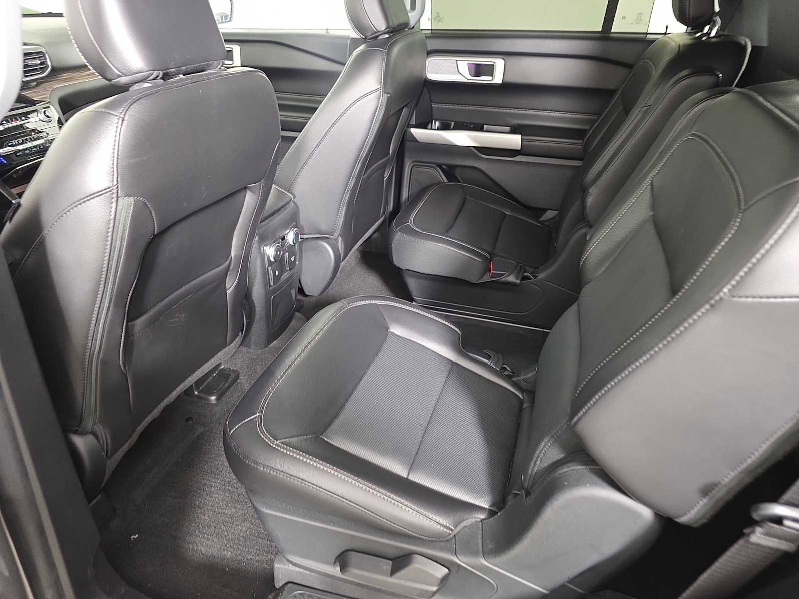 Used 2022 Ford Explorer Limited w/ Equipment Group 301A image 29