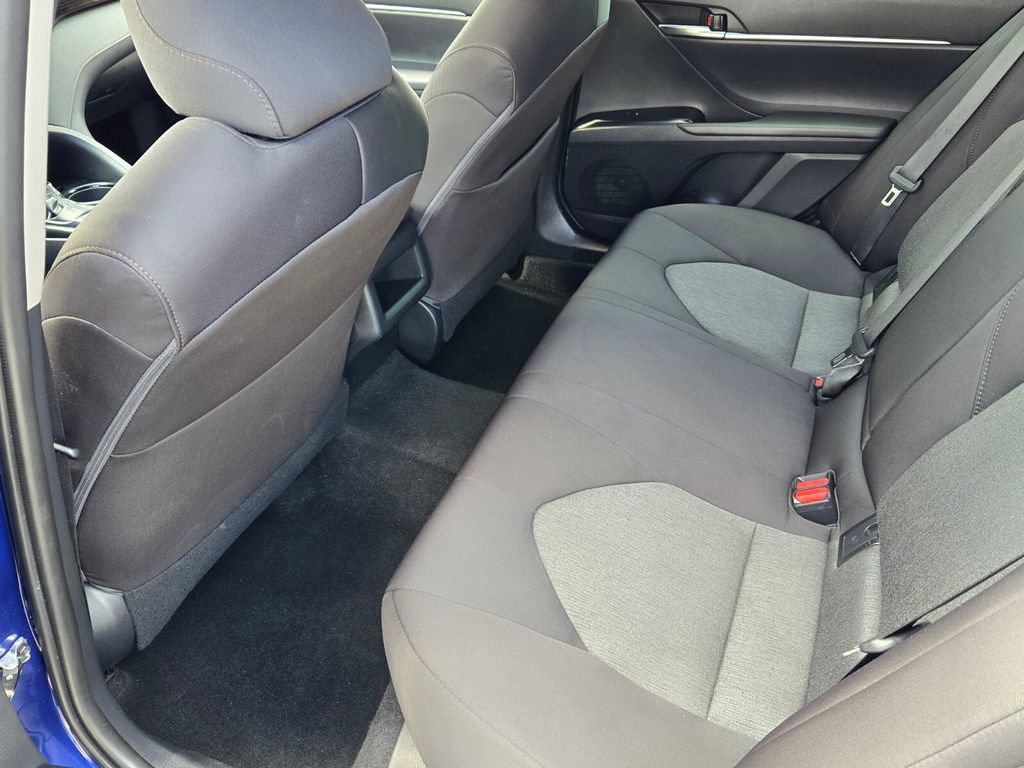 Used 2018 Toyota Camry LE FWD image 12