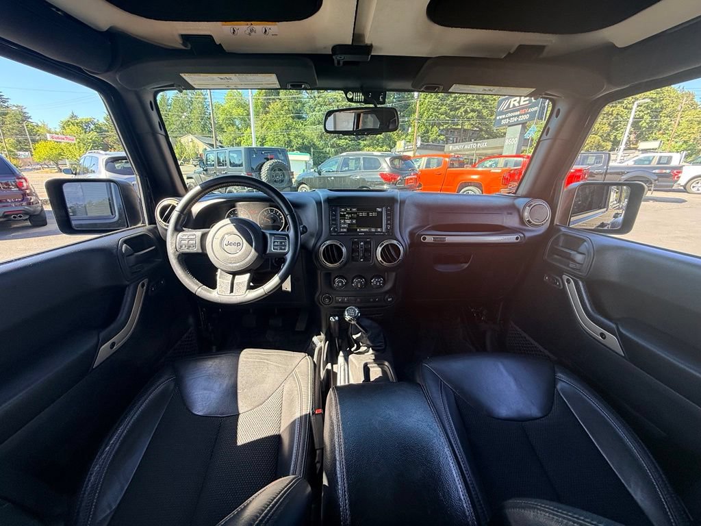 Used 2016 Jeep Wrangler Unlimited Sahara AWD/4WD image 15