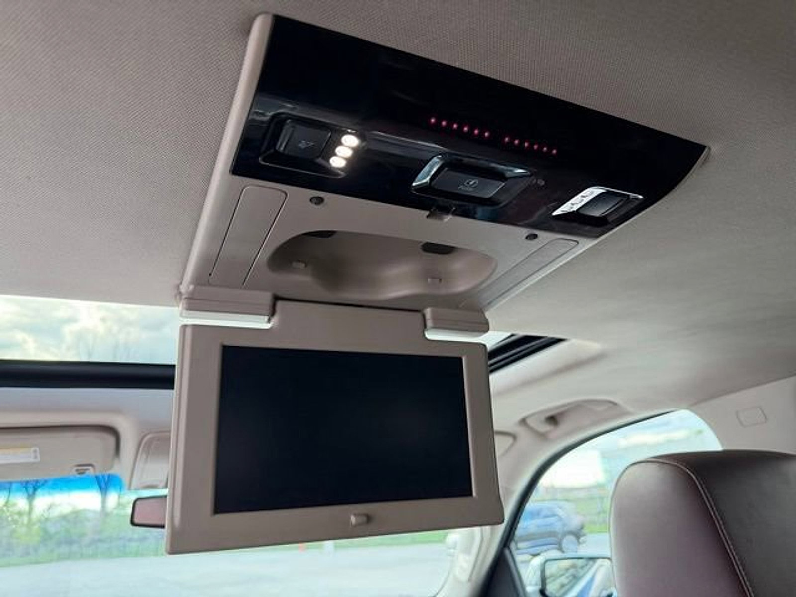 Used 2016 Chevrolet Suburban LTZ AWD/4WD image 17