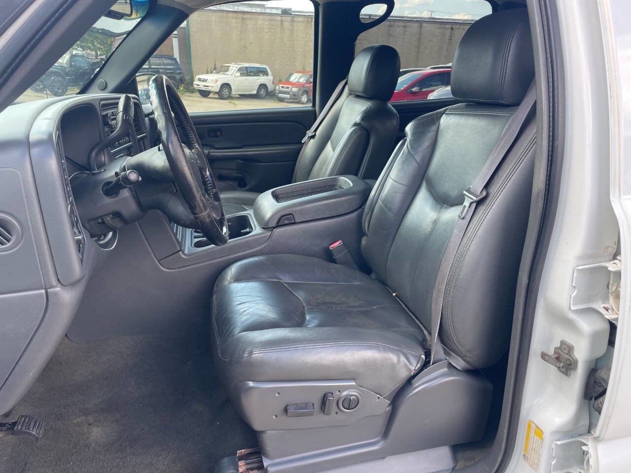 Used 2006 Chevrolet Silverado 2500 LT w/ Heavy-Duty Power Package image 9