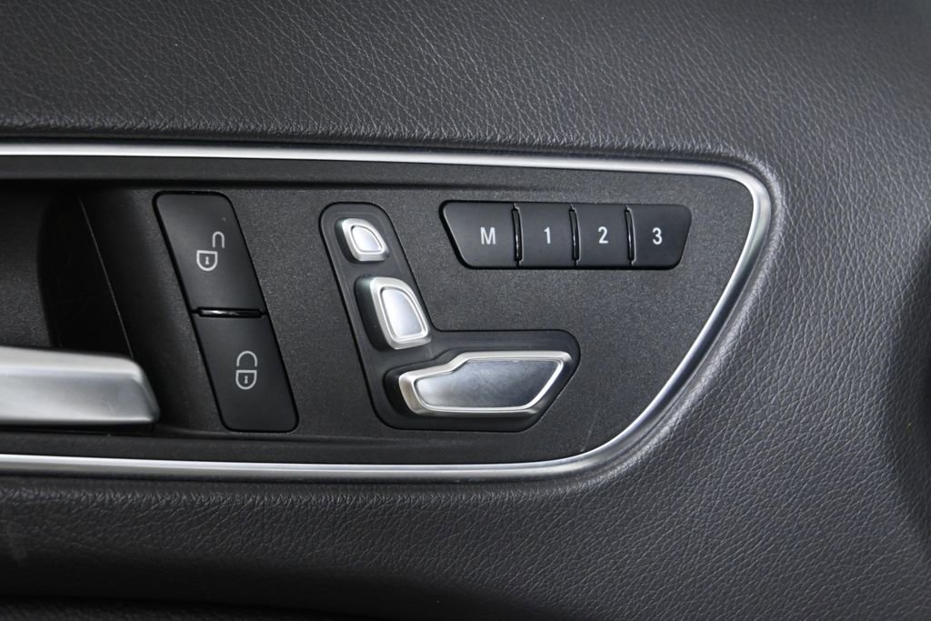 Used 2020 Mercedes-Benz GLA 250 4MATIC image 31