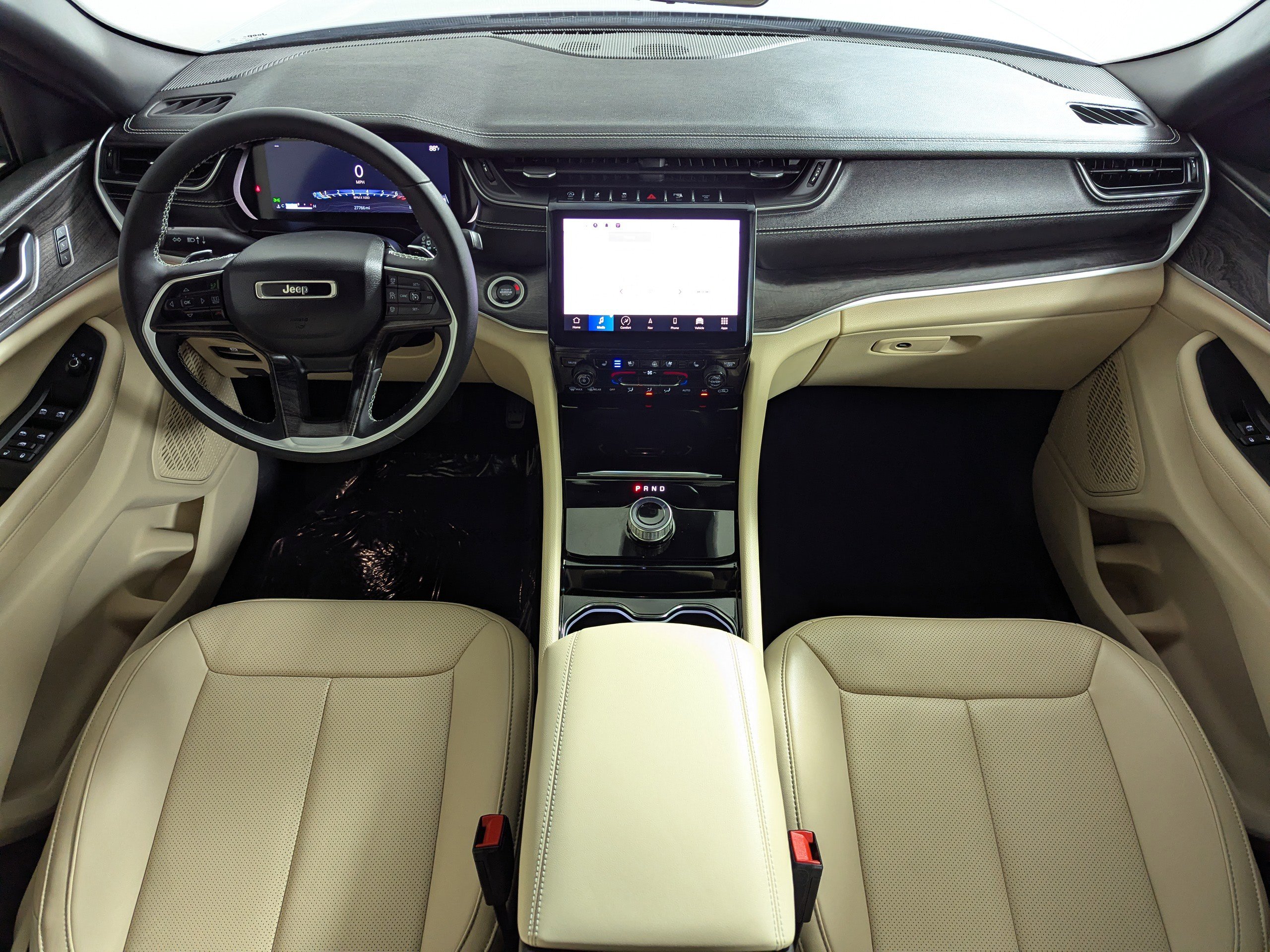Used 2023 Jeep Grand Cherokee Limited w/ Luxury Tech Group II RWD image 10
