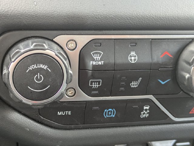 Used 2024 Jeep Wrangler Unlimited Sahara AWD/4WD image 28