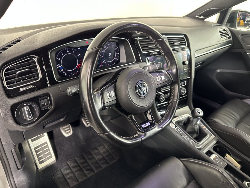 Used 2018 Volkswagen Golf R 4-Door AWD/4WD image 9