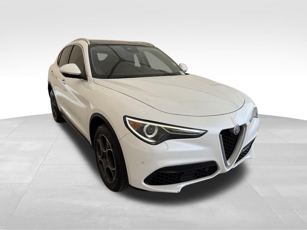 Used 2018 Alfa Romeo Stelvio Ti AWD/4WD image 5