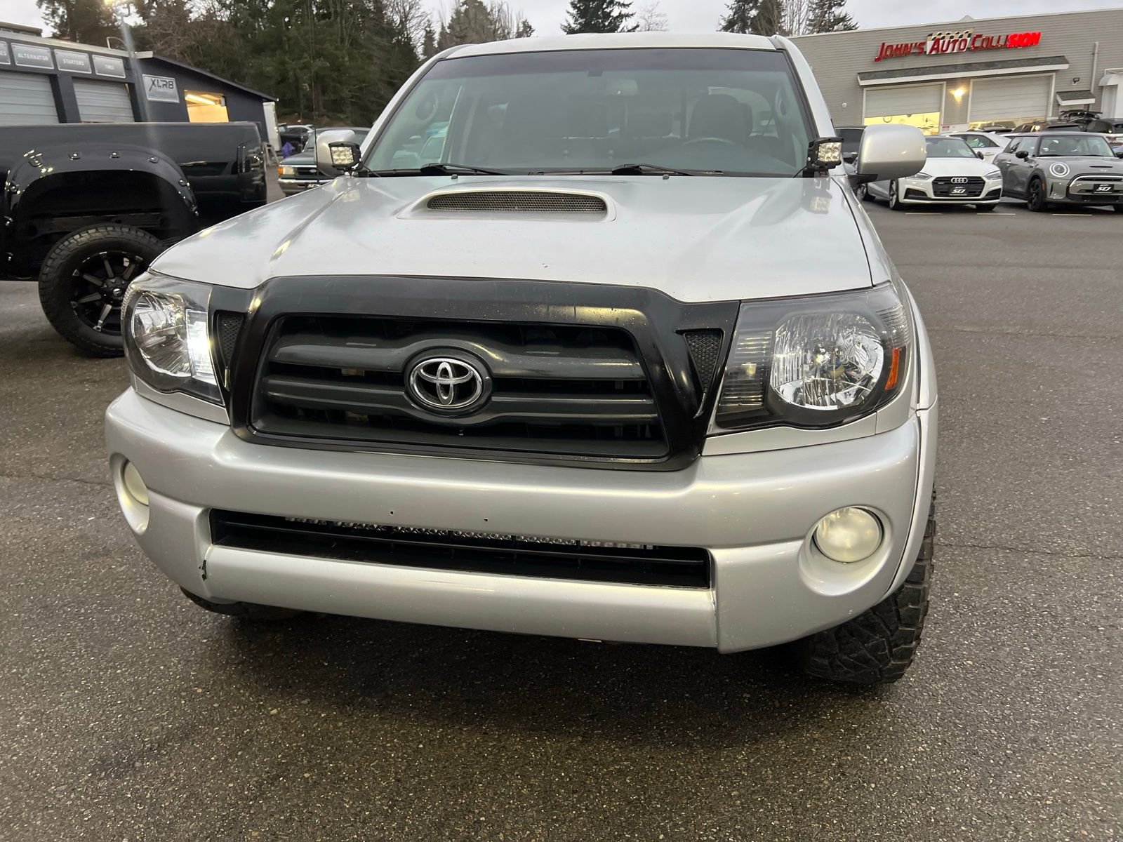 Used 2010 Toyota Tacoma 4x4 Double Cab image 2