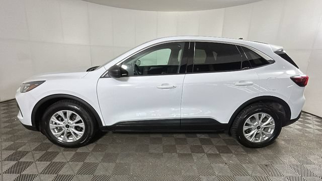Used 2023 Ford Escape Active w/ Cold Weather Package FWD image 5