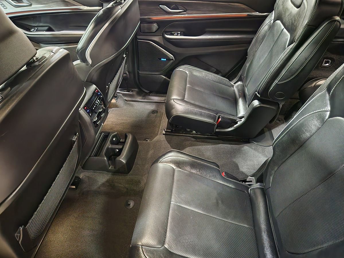 Used 2022 Jeep Grand Cherokee L Overland w/ Luxury Tech Group IV AWD/4WD image 55