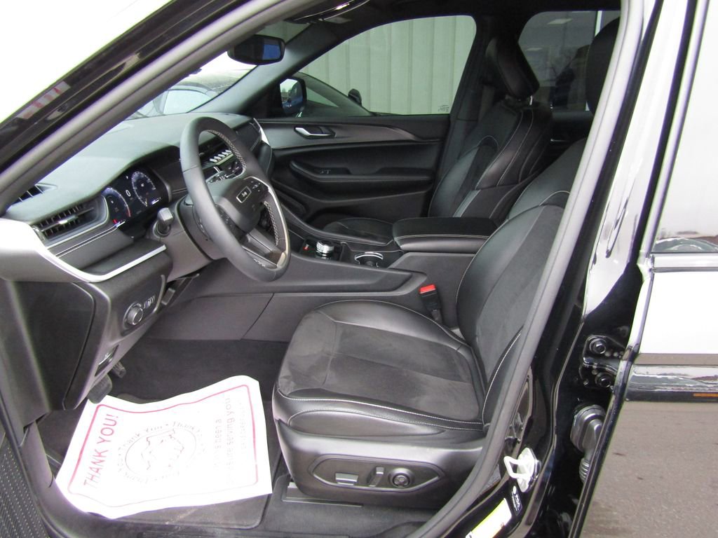 Used 2024 Jeep Grand Cherokee Altitude image 23