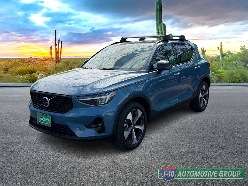 Used 2023 Volvo XC40 B4 Plus w/ Protection Package Premier FWD image 5