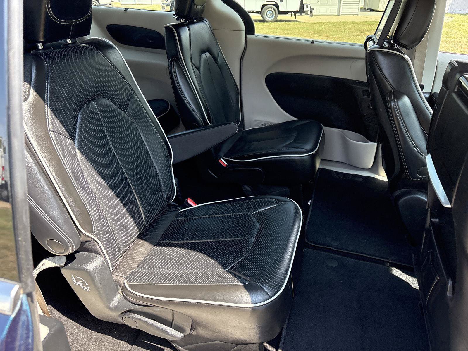 Used 2022 Chrysler Pacifica Limited w/ Uconnect Theater Family Group AWD/4WD image 14