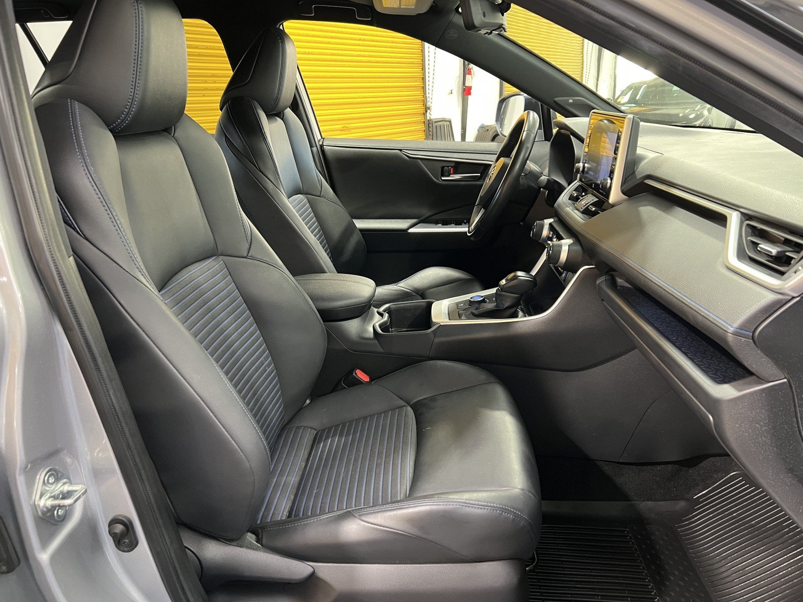 Used 2022 Toyota RAV4 XSE AWD/4WD image 17