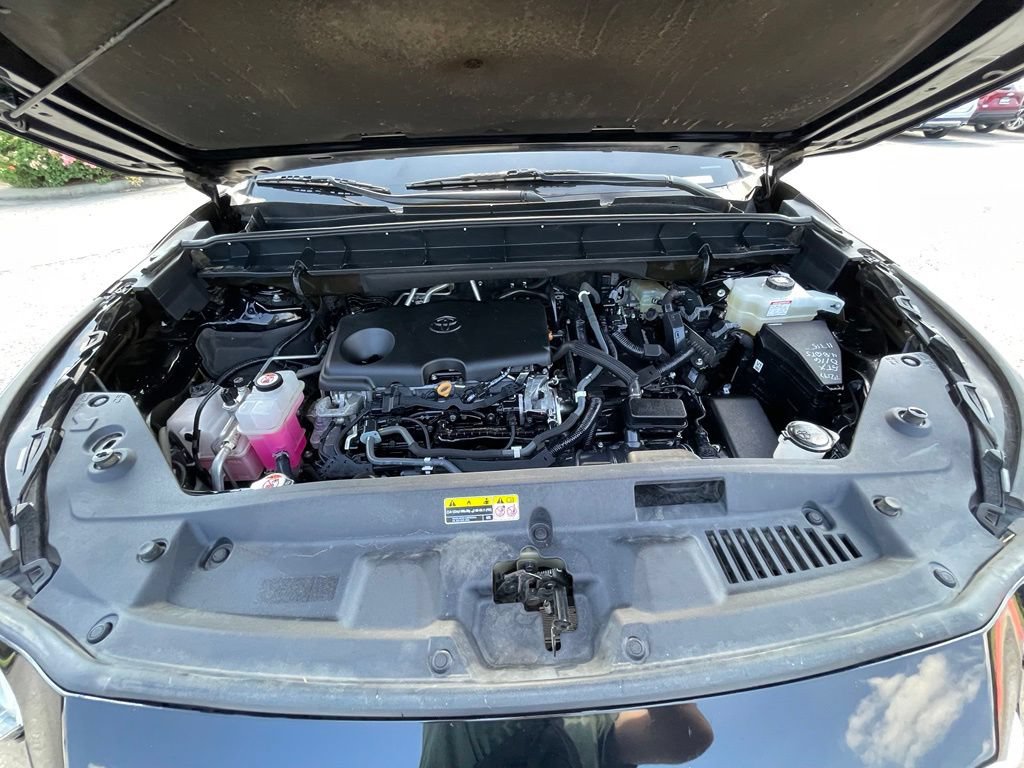 Used 2021 Toyota Highlander XLE FWD image 34
