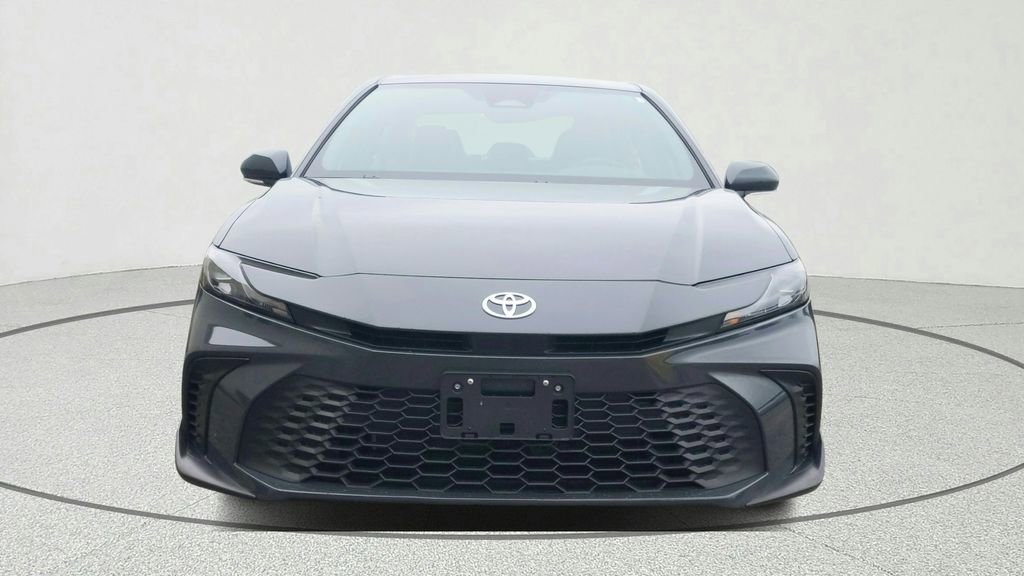 Used 2025 Toyota Camry SE image 2