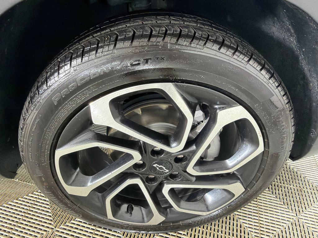 Used 2025 Chevrolet Trax RS w/ Driver Confidence Package FWD image 12