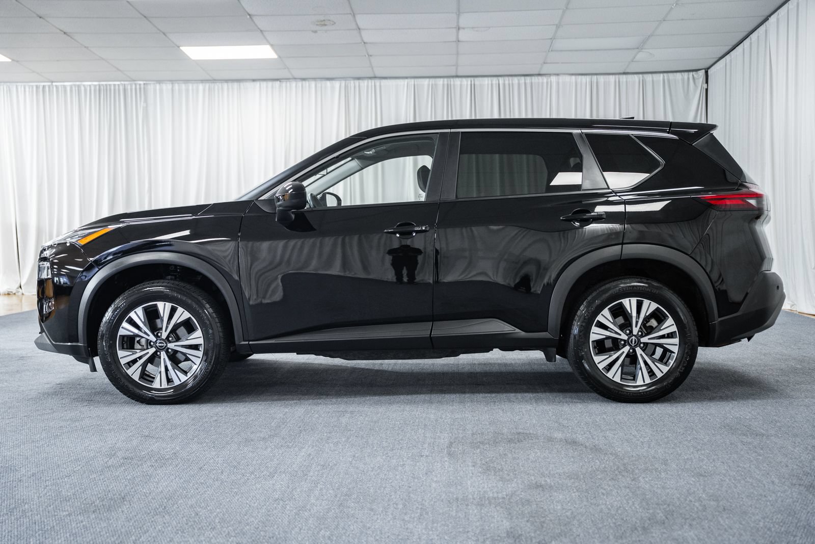 Used 2023 Nissan Rogue SV AWD/4WD image 5